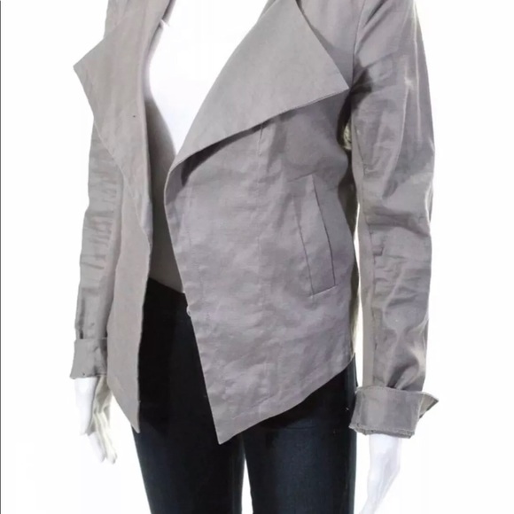 De rigueur blazer size medium asymmetrical - Picture 2 of 4